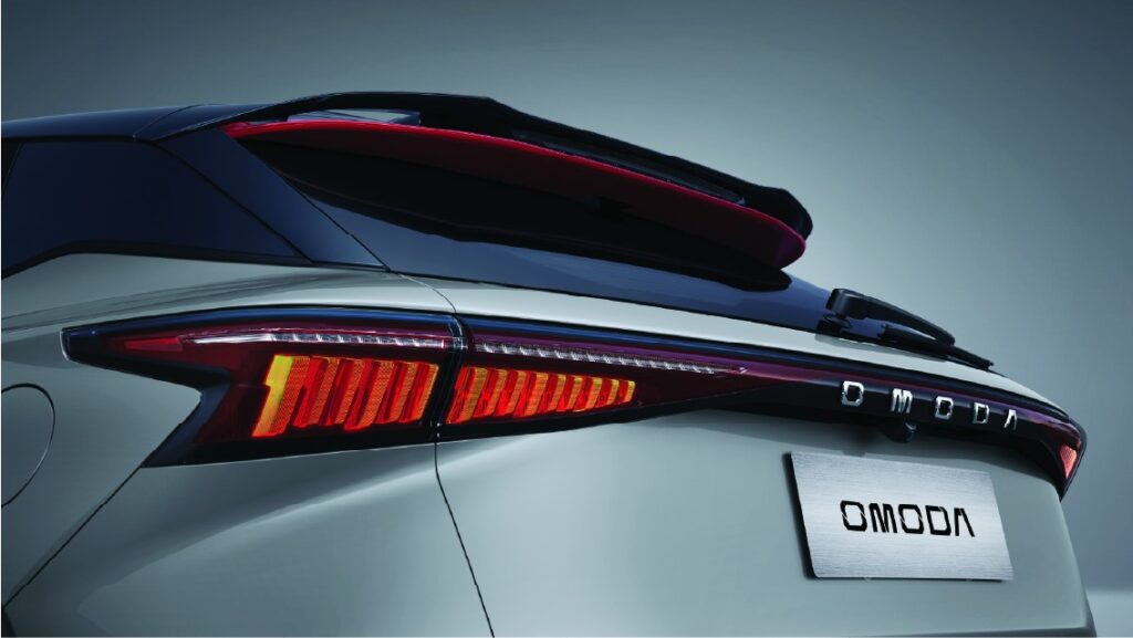 đuôi xe omoda c5